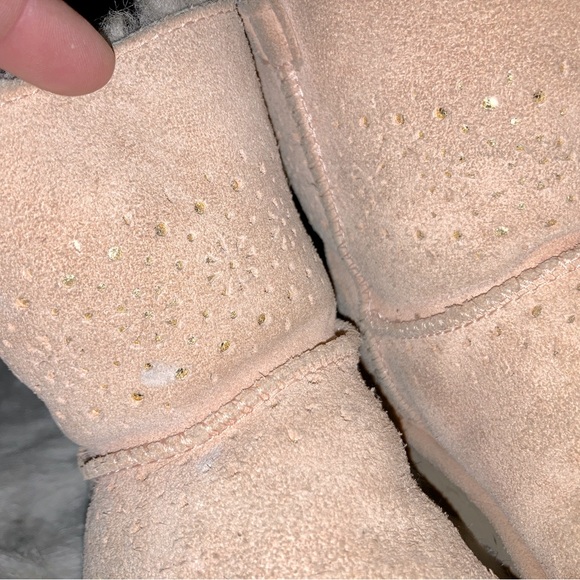 Light pink and gold uggs - Picture 3 of 5